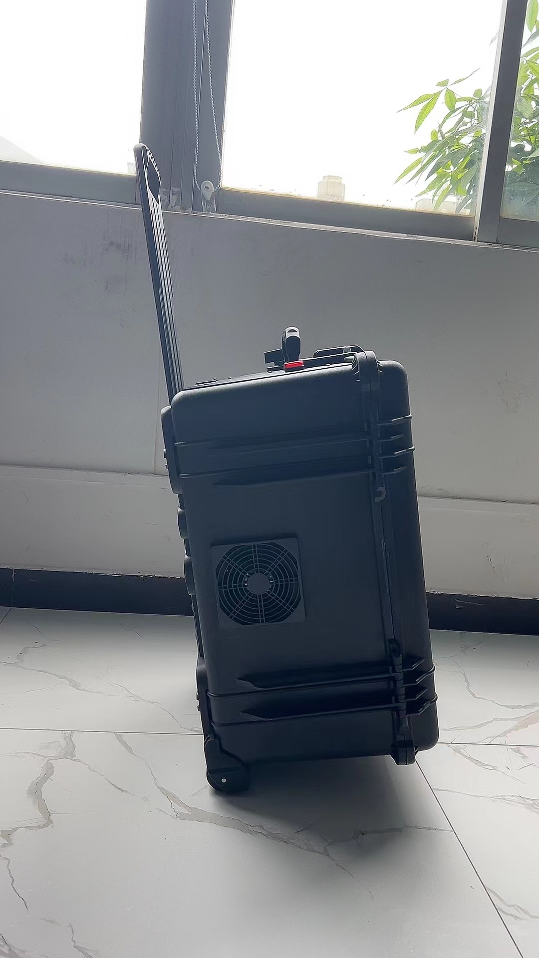 阿荣手拉箱型移动通信干扰器